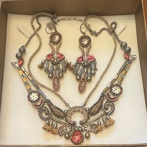 Vintage-Inspired Pink and Gold Necklace Set